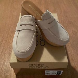 André Assous Soraya Clogs in color Ivory and size 5.